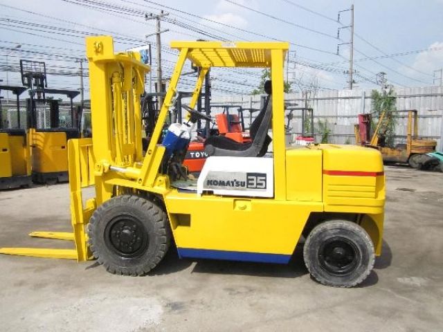 ขายรถยก 3.5 ตัน ดีเซล Komatsu FD35-5 เกียร์ออโต้ เครื่องดีมากๆ รถเดิมๆ 255,000 จะเด็ด 094-4267888