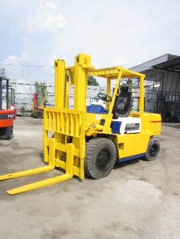 ขายรถยก 3.5 ตัน ดีเซล Komatsu FD35-5 เกียร์ออโต้ เครื่องดีมากๆ รถเดิมๆ 255,000 จะเด็ด 094-4267888