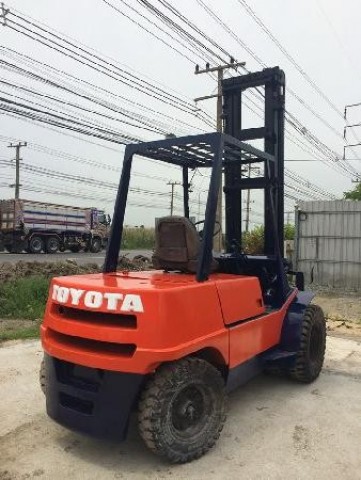 ของร้อน!!!! ขายต่ำกว่าทุน TOYOTA 3FD40 ยก 4 ตันสูง 5 เมตรล้อหน้าคู่ เครื่องดีเซลISUZU 170,000 ติดต่อ094-4267888