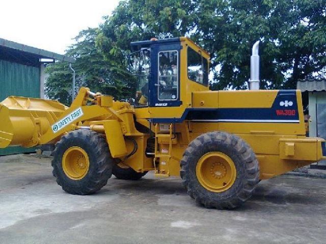 ขาย Komatsu WA300-1 Repaint, s/n 3X,XXX นำเข้าจากญี่ปุ่น ไม่เคยใช้งานในไทย