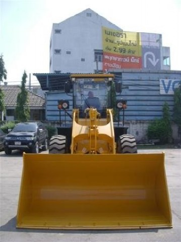 รถตักล้อยาง SEM BY CATERPILLAR รุ่น 639B (3 ตัน) สนใจติดต่อคุณ พรชัย Tel.090-8808212