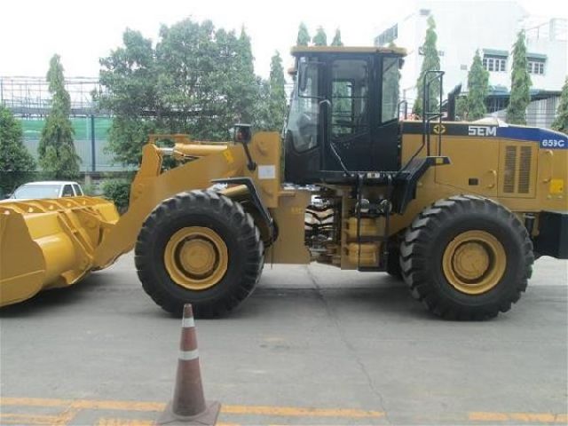 รถตักล้อยาง SEM BY CATERPILLAR รุ่น 659C (5 ตัน) สนใจติดต่อคุณ พรชัย Tel.090-8808212