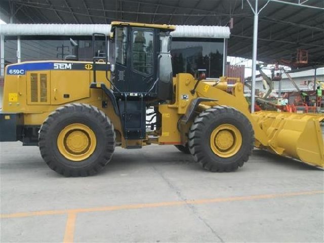 รถตักล้อยาง SEM BY CATERPILLAR รุ่น 659C (5 ตัน) สนใจติดต่อคุณ พรชัย Tel.090-8808212