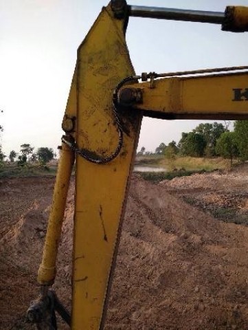 ขายคับเเบคโฮ KOMATSU PC200-5 ซีเรี่ยน50,000กว่า คอนโทรลสั่น เอกสารอินวอยล์