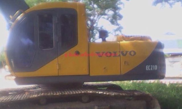 ขายคับแบคโฮVOLVO:EC210รุ่น1 เล่มทะเบียน-พร้อมไช้คับ