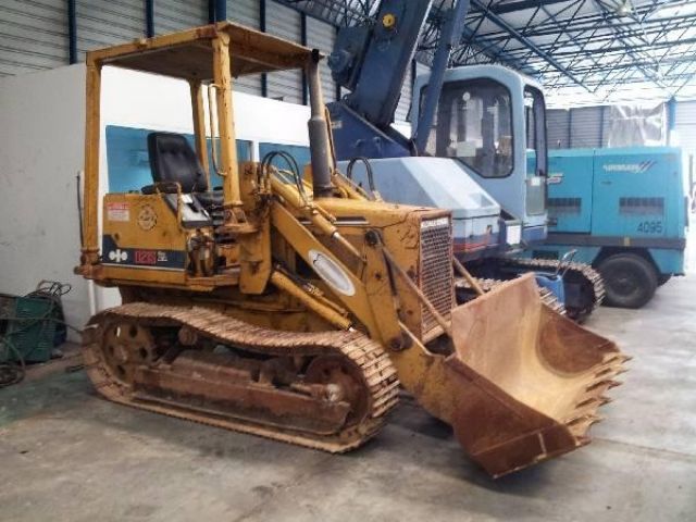 รถตัก มือสอง : CAT 920, CAT 953, Komatsu D21S-6 by kung0813062283