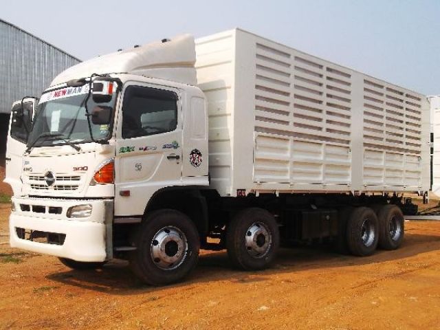 ขายรถใหม่ HINO 2 คานหน้า กระบะเหล็กสีขาวล้วน สนใจติดต่อสอบถามได้ที่ 081-9832626 (เฮียโชค)