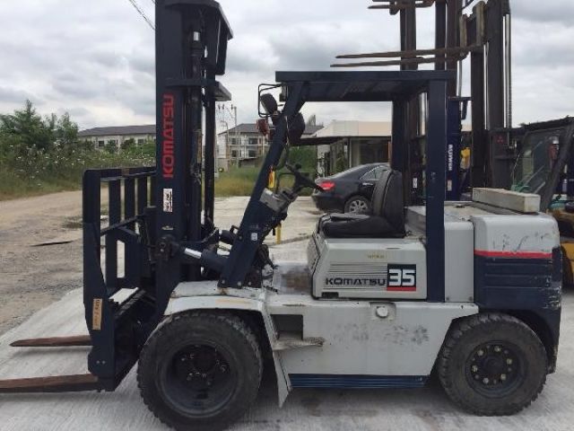 ขายรถ Forklift KOMATSU FD35N-5 เครื่องยนต์ดีเซล, เกียร์ออโต้, ขนาด 3.5 ตัน พร้อมใช้งานค่ะ