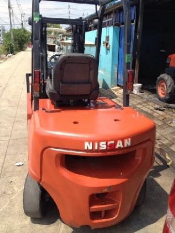 NISSAN FORKLIFT รถยก2.5 ตัน เสา 3 เมตร งาสไลด์ ราคาพิเศษ