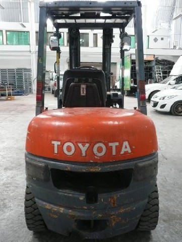 ขายรถโฟล์คลิฟท์มือสอง toyota รุ่น 6fd30 ราคา 399,000 บาท นำเข้าจากประเทศญี่ปุ่น 100% ไม่เคยใช้งานในไทย