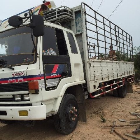 ขายหกล้อใหญ่ ISUZU FTR 6 สูบ 175แรงม้า จดทะเบียนปี2540 ซื้อสดลดได้ คุยง่ายเอาที่สบายใจครับ โทร 081-4011254 หรือโทร 061-4108855 ไลน์ uamnat_line