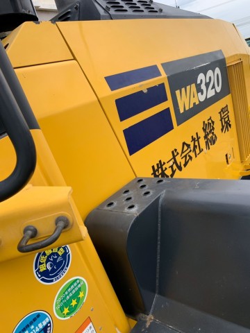 ขายรถตัก KOMATSU WA320-8 ยางตัน มีไมโครโฟนสำหรับสื่อสารกับภายนอก สภาพสวย สนใจติดต่อ 0927826142