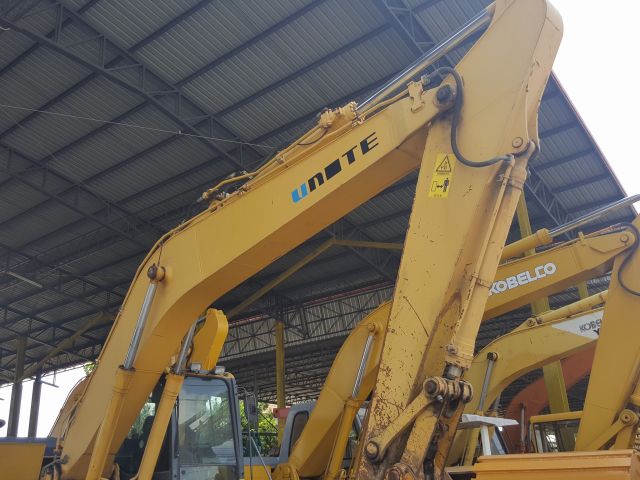 KOMATSU PC 200-8 นอกญี่ปุ่น ราคา 2,500,000