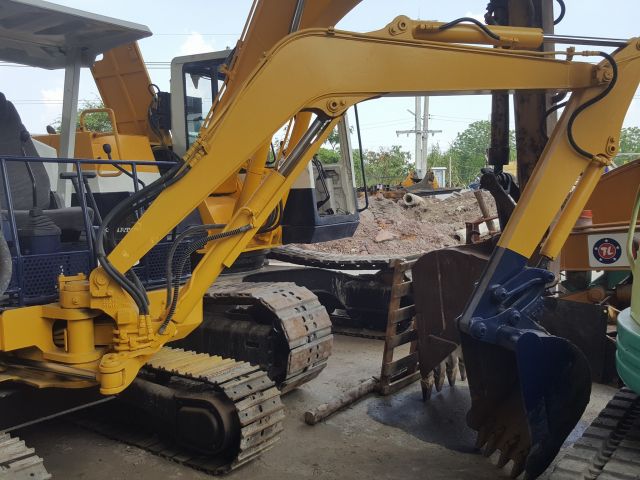 KOMATSU PC 30-6 นอกญี่ปุ่น