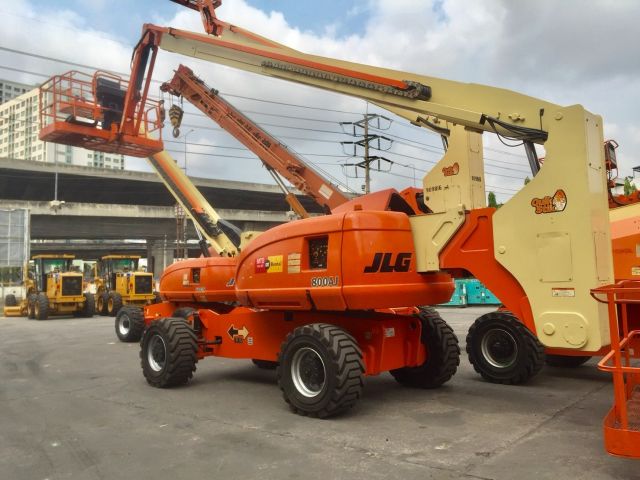 ขายรถกระเช้า JLG บูมศอก 800AJ สูง 24.46 เมตร มือสอง ปรับสภาพแล้ว พร้อมใช้งาน