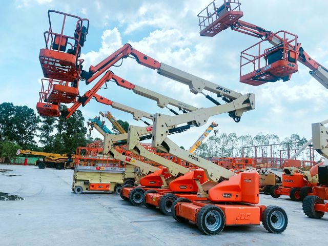 ขายรถกระเช้า JLG บูมศอก E450AJ สูง 13.72 เมตร มือสอง ปรับสภาพแล้ว พร้อมใช้งาน