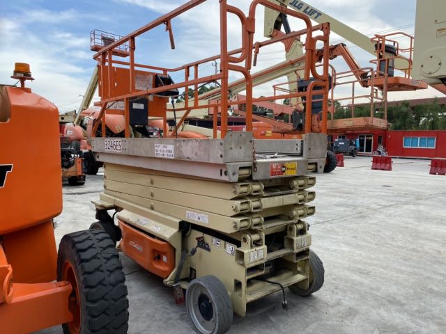 ขายรถกระเช้า JLG ขากรรไกร 3246ES สูง 9.68 เมตร มือสอง ปรับสภาพแล้ว พร้อมใช้งาน