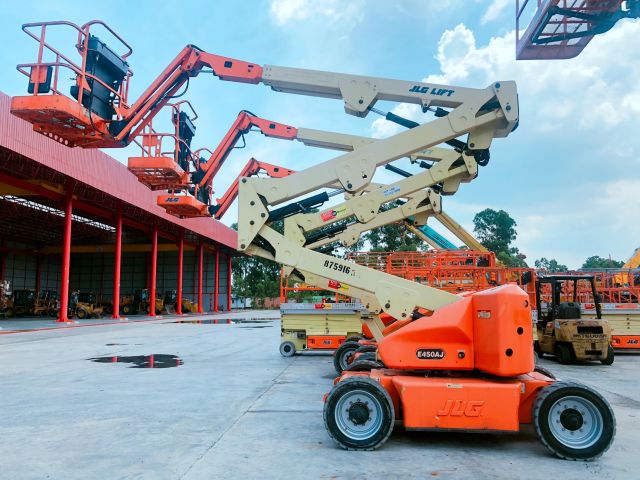 ขายรถกระเช้า JLG บูมศอก E450AJ สูง 13.72 เมตร มือสอง