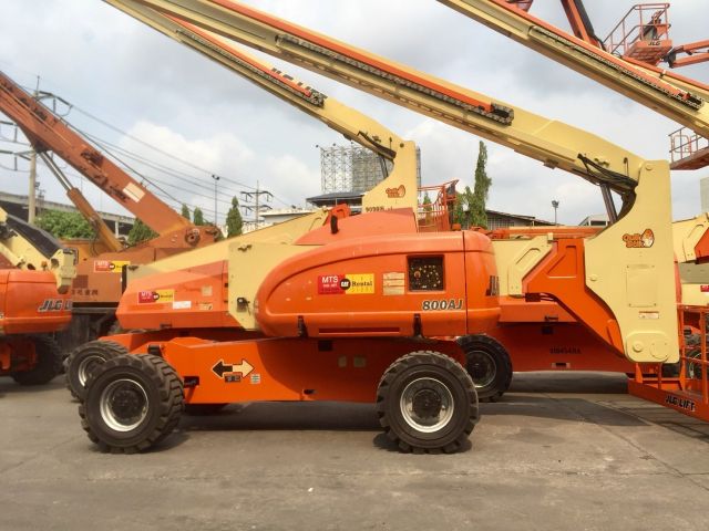 ขายรถกระเช้า JLG บูมศอก 800AJ สูง 24.46 เมตร มือสอง ปรับสภาพแล้ว พร้อมใช้งาน