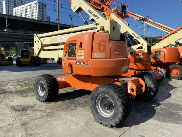 ขายรถกระเช้า JLG บูมศอก 450AJ II สูง 14 เมตร มือสอง พร้อมใช้งาน