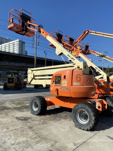 ขายรถกระเช้า JLG บูมศอก 450AJ II สูง 14 เมตร มือสอง พร้อมใช้งาน