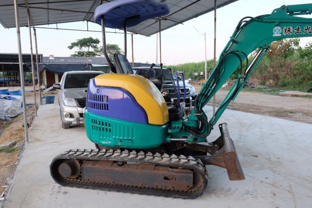 Komatsu pc30mr-1 เก่าญี่ปุ่น 1,371 ชั่วโมง ใหม่กว่านี้ก็ป้ายแดงแล้ว โทร 086-1602189