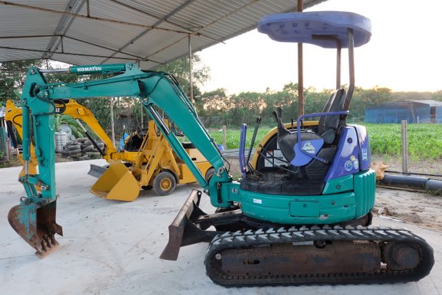 Komatsu pc30mr-1 เก่าญี่ปุ่น 1,371 ชั่วโมง ใหม่กว่านี้ก็ป้ายแดงแล้ว โทร 086-1602189