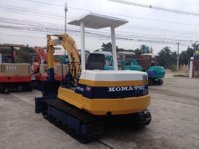 รถขุด KOMATSU PC40-6 มือสอง นำเข้าจากญี่ปุ่น ทำสีใหม่ พร้อมใช้งาน