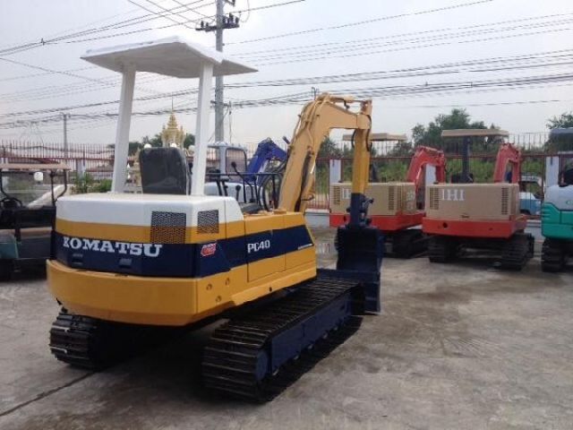 รถขุด KOMATSU PC40-6 มือสอง นำเข้าจากญี่ปุ่น ทำสีใหม่ พร้อมใช้งาน