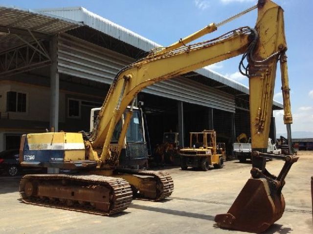 โปรโมชั่นปรองดอง!!! Komatsu PC150-5 หั่นราคา ถูกสุดๆ ภายในสิ้นปีนี้เท่านั้น