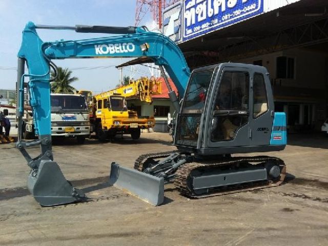 Kobelco SK60 ขนาดพอเหมาะ พอขุด มีหลายคันครับ