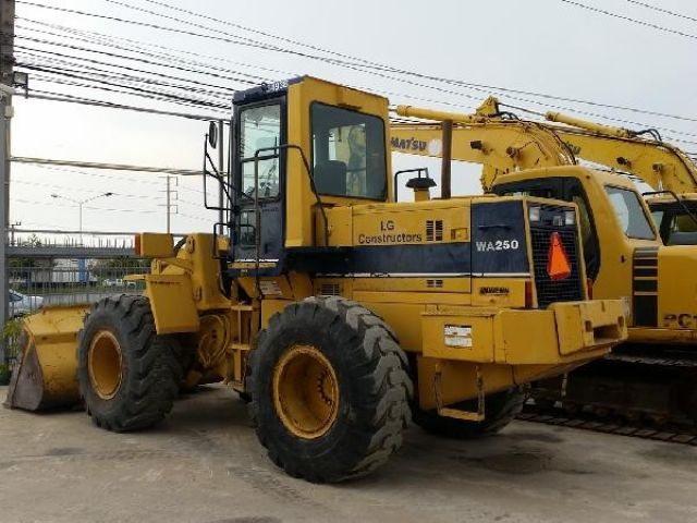 ใหม่ WA250-1 ยีห้อ KOMATSU สภาพสวย รถนำเข้าจาก USA แท้ 100% เอวดี เครื่องแน่น สภาพพร้อมใช้ ทดลองขับก่อนได้