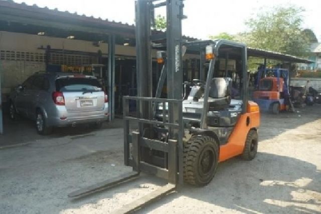 Forklift 3.0T TOYOTA 8FD30 Diesel 2Z Auto ยกสูง 4.0 mm. รถยกฟอร์คลิฟท์