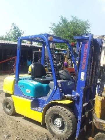 FORKLIFT 2.5 ตัน ดีเซล เกียร์อัตโนมัติ ยกสูง 3.0 เมตร ยางตัน