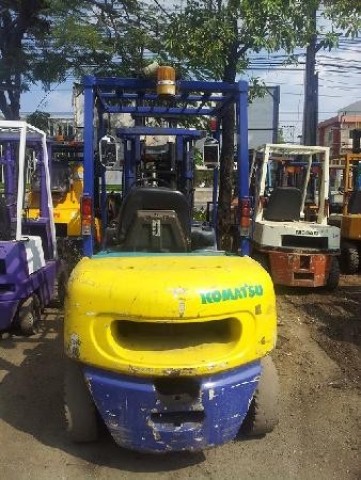 FORKLIFT 2.5 ตัน ดีเซล เกียร์อัตโนมัติ ยกสูง 3.0 เมตร ยางตัน