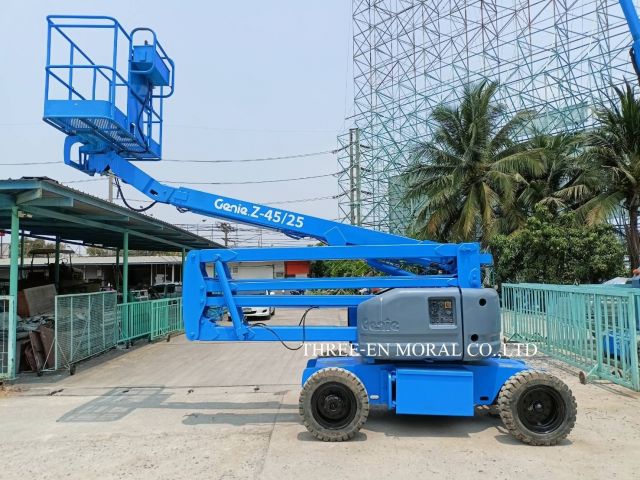 รถกระเช้า Boom Lift Genie Z-45/25