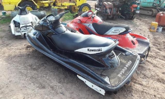 มาถึงแล้วครับ เรือ เจ๊ตสกี KAWASAKI , YAMAHA เครื่อง 1200 CC เก่าญี่ปุ่น สภาพสวย ราคา 78,000-120,000 บาท