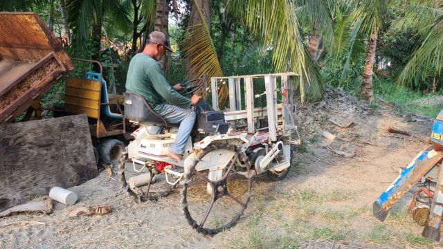 ขาย รถดำนา เครื่อง HONDA เบนซิน 4 จังหวะ เก่าญี่ปุ่น ระบบทำงานได้ ขับเคลื่อน 3 ล้อ ใช้ได้อเนกประสงค์