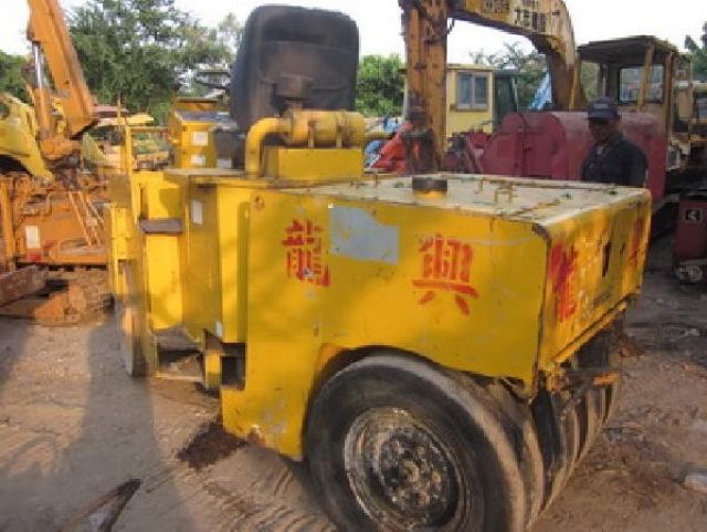 ขาย - รถบดหน้าเหล็กหลังยาง แบบเอวอ่อน BOMAG: BW123AC ขนาด 4-5 ตัน ระบบสั่นสะเทือน