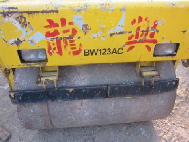 ขาย - รถบดหน้าเหล็กหลังยาง แบบเอวอ่อน BOMAG: BW123AC ขนาด 4-5 ตัน ระบบสั่นสะเทือน