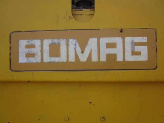 ขาย - รถบดหน้าเหล็กหลังยาง แบบเอวอ่อน BOMAG: BW123AC ขนาด 4-5 ตัน ระบบสั่นสะเทือน