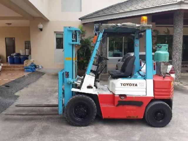 ขายForklift Toyota 5FG25 นำเข้าติดแก๊สพร้อมใช้งาน สภาพดีมาก