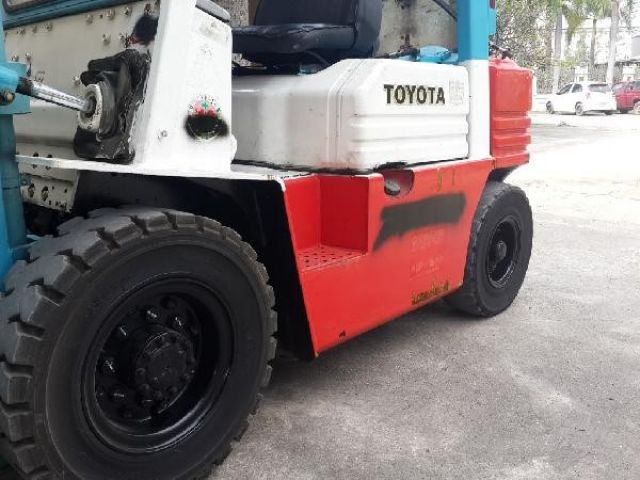 ขายForklift Toyota 5FG25 นำเข้าติดแก๊สพร้อมใช้งาน สภาพดีมาก