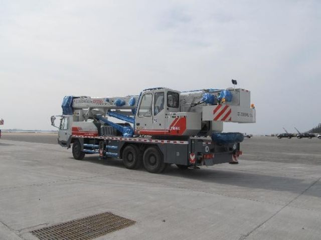 รถเครนใหม่ zoomlion 25-220 ton นำเข้า วีรวัฒน์ 080-2834690