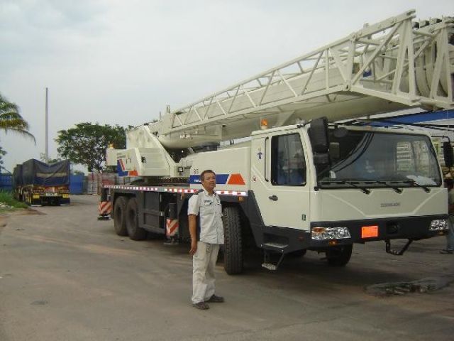 ZOOMLION TRUCK CRANES