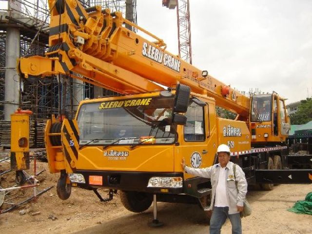 ZOOMLION TRUCK CRANES