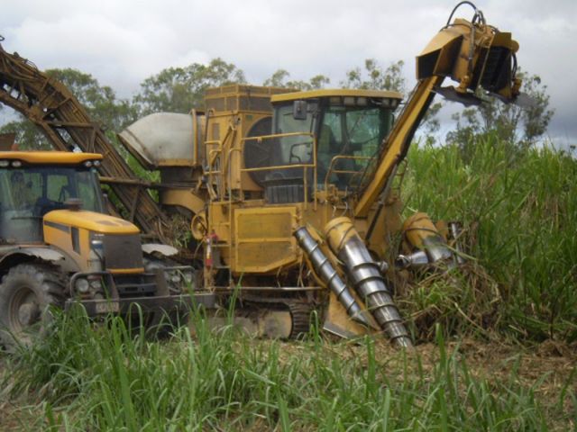 รถตัดอ้อย Cameco 2003 เครื่อง John deere