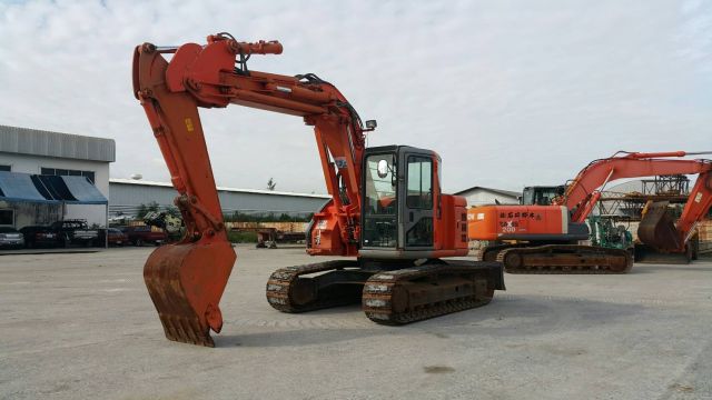 HITACHI ZX135UR ราคาสุดพิเศษเพียง 900,000 บาท