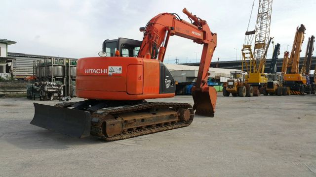 HITACHI ZX135UR ราคาสุดพิเศษเพียง 900,000 บาท