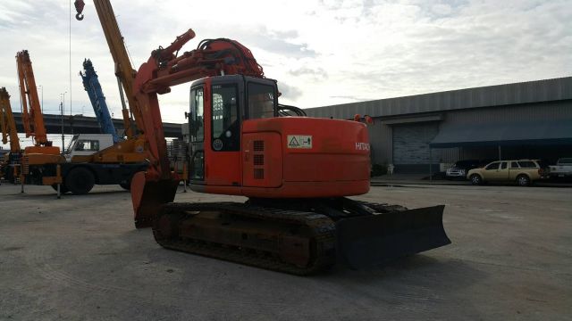 HITACHI ZX135UR ราคาสุดพิเศษเพียง 900,000 บาท